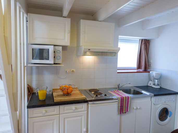 Others 4, Holiday home with private pool, Finistère