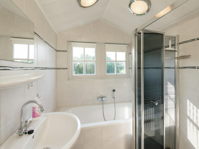 Bathroom 4, Holiday Home near Lutjestrand Beach, Wieringen