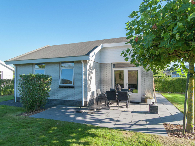 Others 5, Bungalow in South Holland near the Beach, Noordwijk