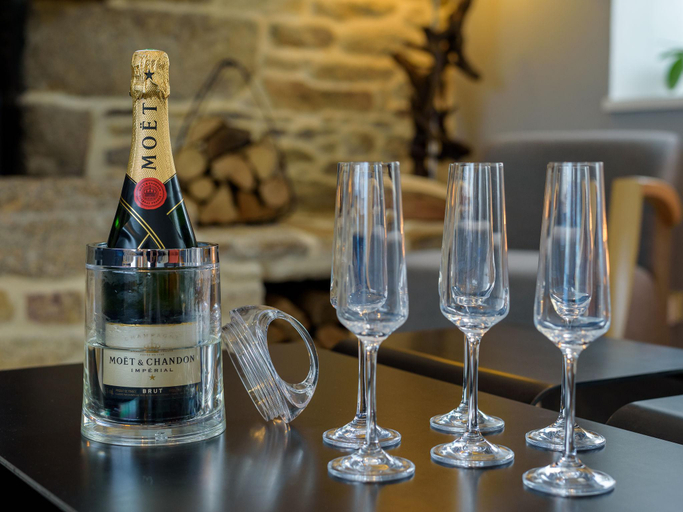 Food & Drinks 5, Spacious holiday home with heated indoor pool, Finistère