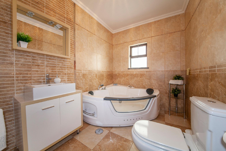 Bathroom 4, B17 - The Stunning Seaview Apartment, Lagos