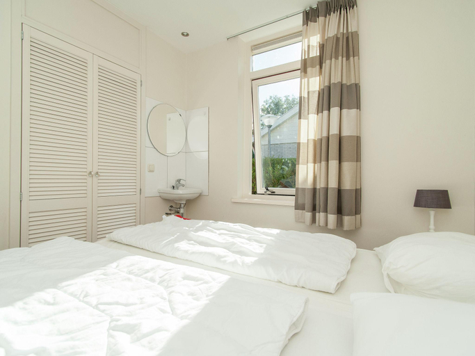Bedroom, Bungalow in South Holland near the Beach, Noordwijk