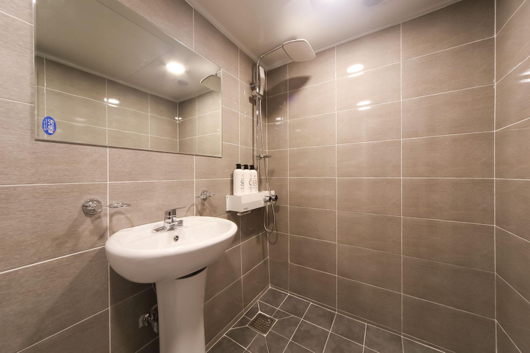 Bathroom 5, Prince Motel, Dongnae