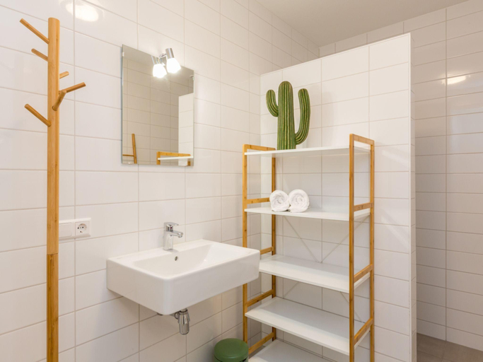 Bathroom 3, Modern Beach Apartment Zoutelande, Veere
