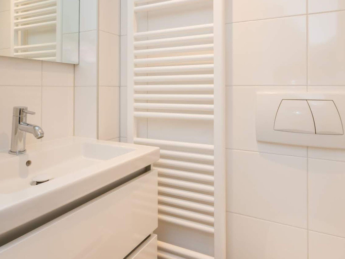Bathroom 3, Apartment in Zoutelande near Sandy Beach, Veere