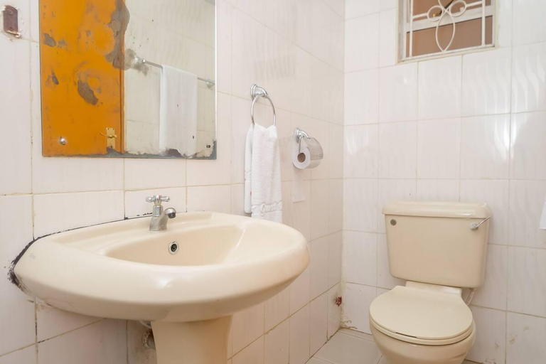 Bathroom 4, Jupiter Guest House - Parklands, Westlands