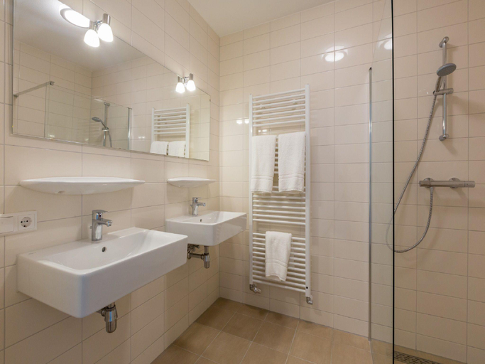 Bathroom, Modern Beach Apartment, Veere