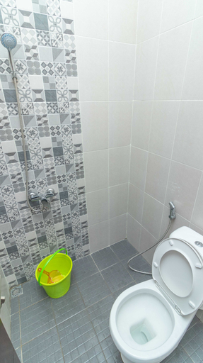 Bathroom 5, Villa Private Pool Syariah | Musim Liburan, Malang
