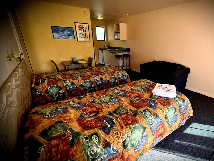 Bedroom 2, The Mediterranean Motel Kaikoura, Kaikoura