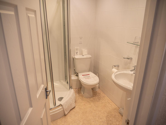 Bathroom 3, The Commercial, Cornwall
