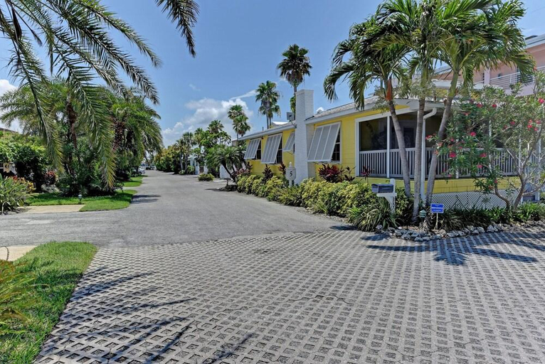 Others 4, Tradewinds Beach Resort, Manatee