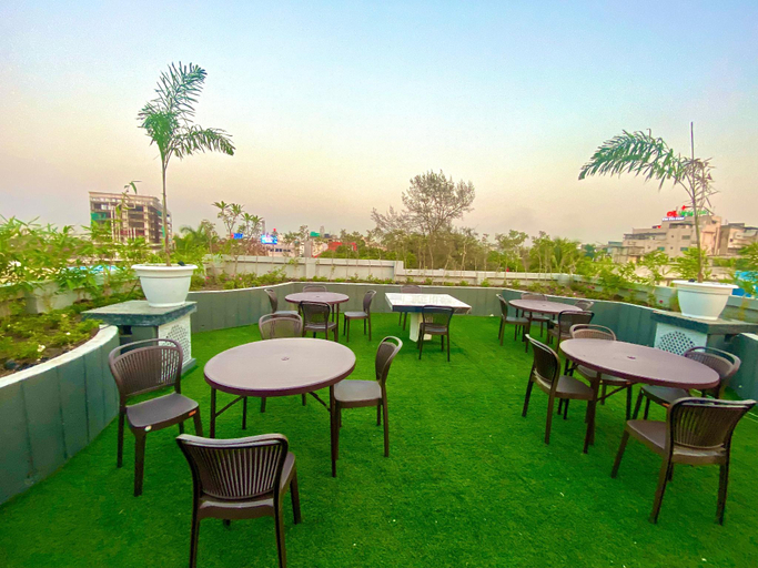 Others 5, Hotel Mumbai House LIG Behind CHL Hospital, Indore