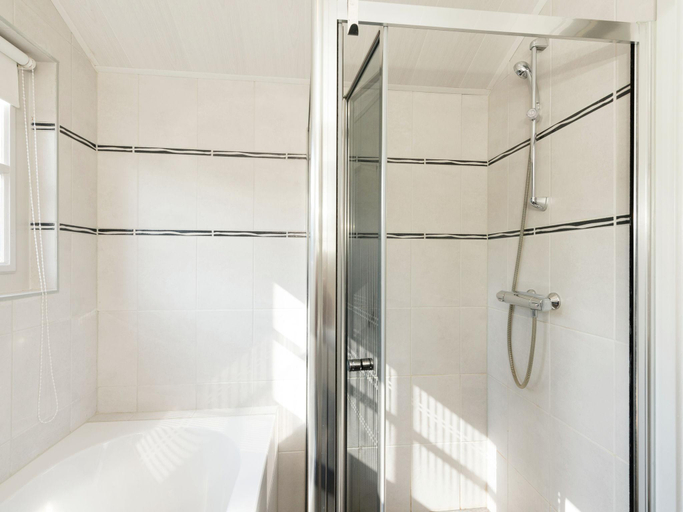 Bathroom 5, Holiday Home Near Lutjestrand Beach, Wieringen