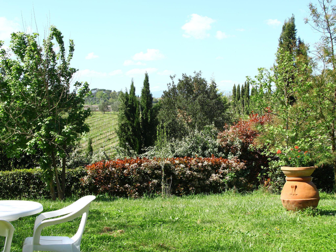 Farmhouse in Vinci with Swimming Pool, Garden, BBQ, Patio, Florence