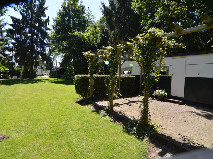 Others 5, Holiday Home in Nijeberkoop near Nature, Ooststellingwerf
