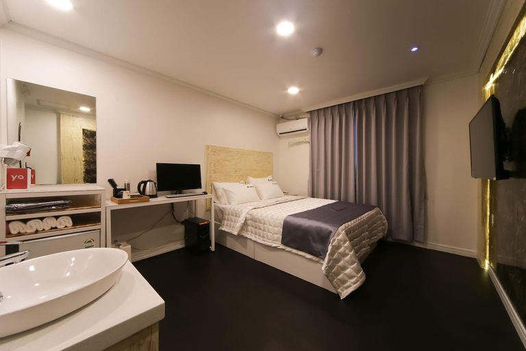 Bedroom 3, Prince Motel, Dongnae