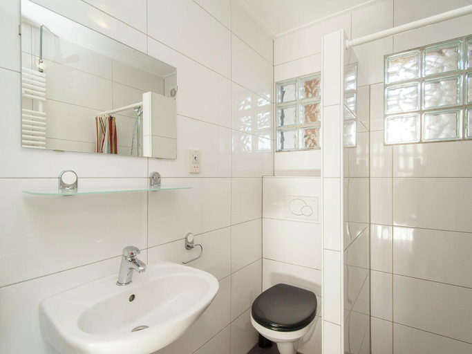 Bathroom, Bungalow in South Holland near the Beach, Noordwijk
