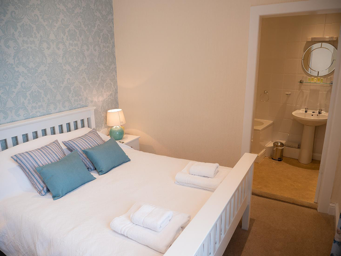 Bedroom 2, The Commercial, Cornwall