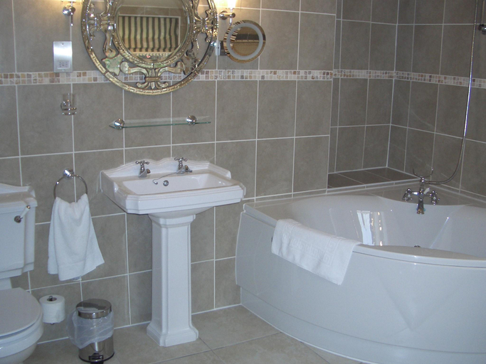 Bathroom 3, Old White Hart, Rutland