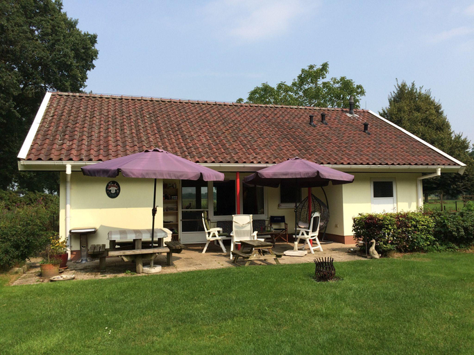 Others 4, Family residence with large garden, Raalte