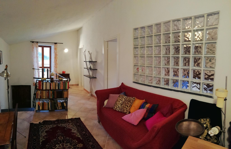 Others 4, Romantic house in medieval vilage near Cinqueterre, La Spezia