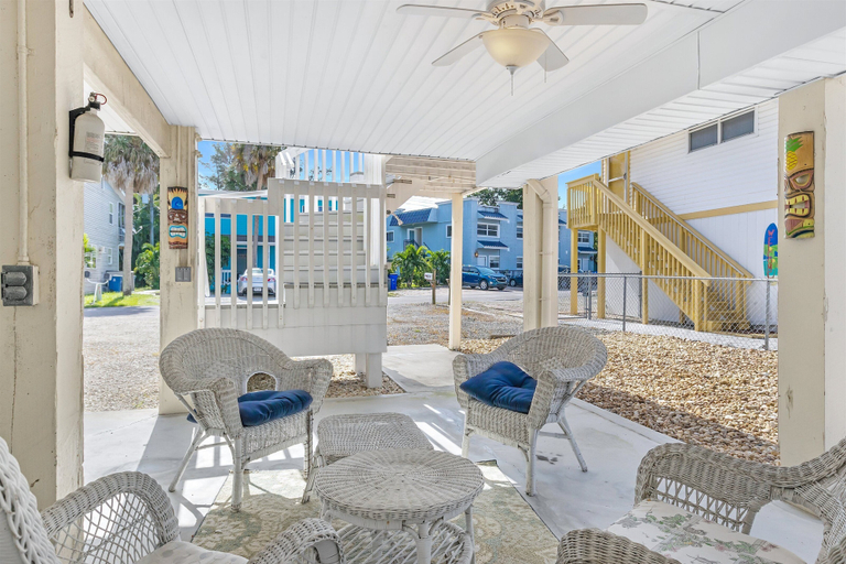Public Area, 223 Fairweather, Lee