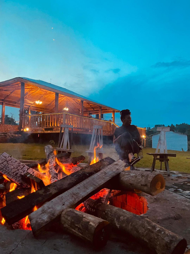 Fireplace, RUBALIKA SAFARI LODGE, Bunyangabu