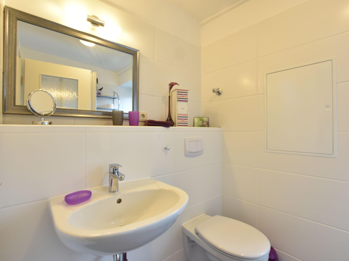Bathroom 3, Apartment in Klutz mit Garten, Nordwestmecklenburg