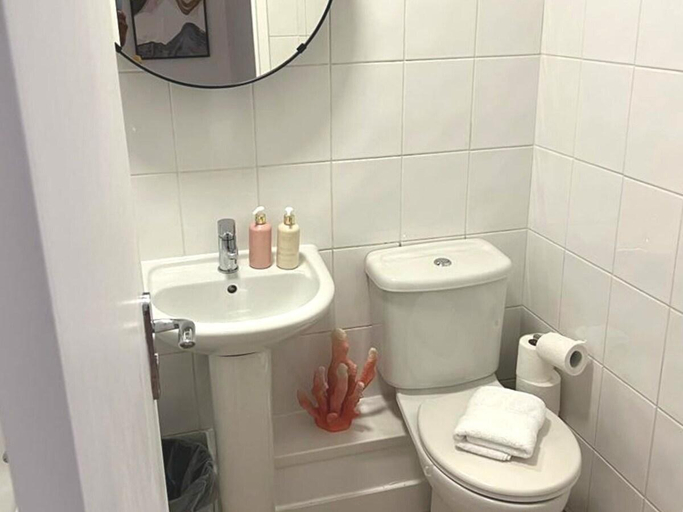 Bathroom 3, Urban Chic 4Bed&2Bath Flat w/ FREE Wi-Fi / Parking, London