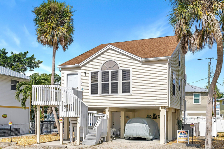 Exterior & Views 1, 223 Fairweather, Lee