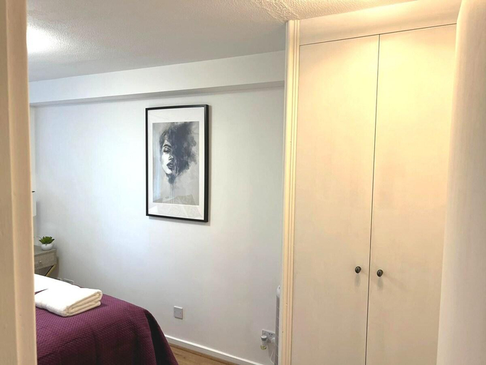 Bedroom 2, Urban Chic 4Bed&2Bath Flat w/ FREE Wi-Fi / Parking, London