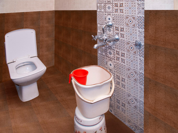 Bathroom 3, Vrindavan Comfort Inn, Hyderabad