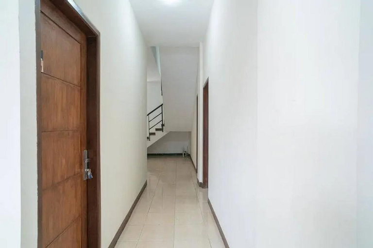 Public Area 3, RedDoorz near Stasiun Tangerang, Tangerang
