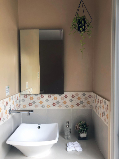 Bathroom, Kahanamoku Bed and Breakfast, Baler