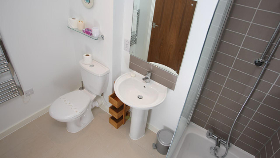 Bathroom 3, Castle Lanes, Poole