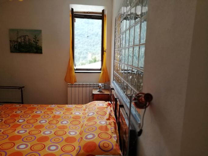 Bedroom 2, Romantic house in medieval vilage near Cinqueterre, La Spezia