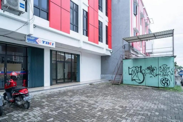 Exterior & Views 2, RedDoorz near Stasiun Tangerang, Tangerang