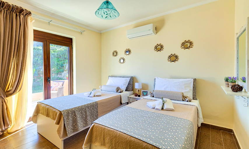 Others 3, Cretan Sunny Villa Heated Pool, Crete