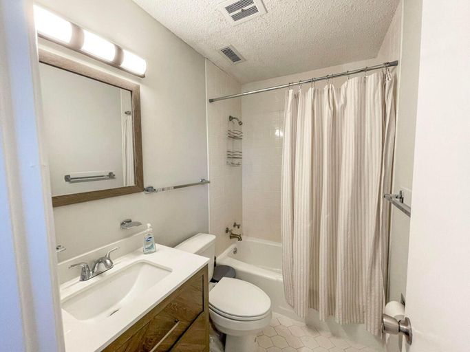Bathroom 3, 085 Surf Club A21 by ACP, Mobile