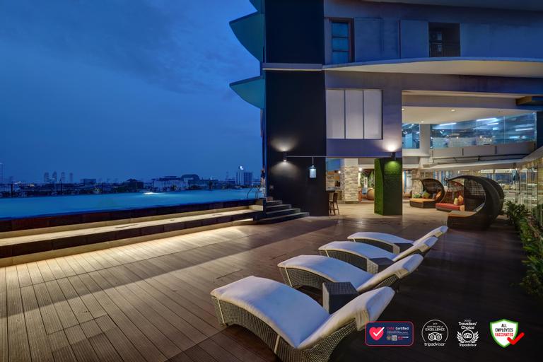 Exterior & Views 19