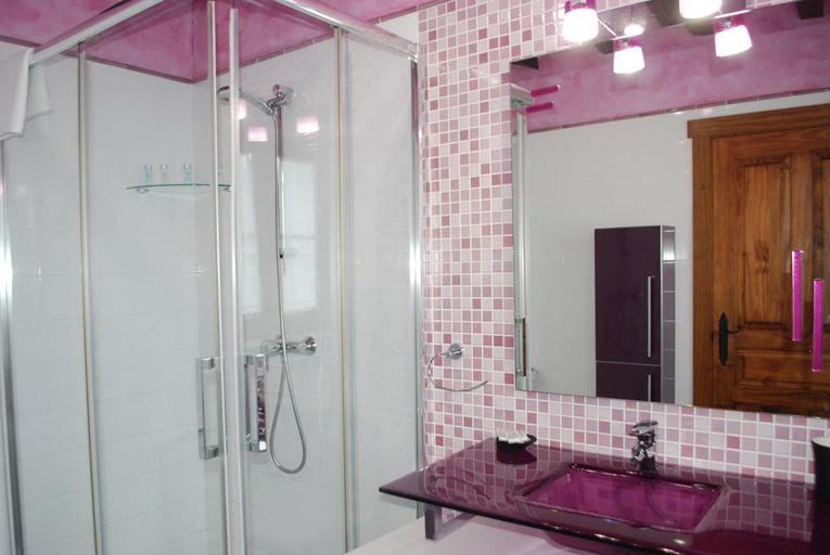 Bathroom 4, Posada La Fábula, Cantabria