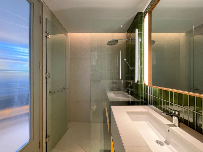 Bathroom 13
