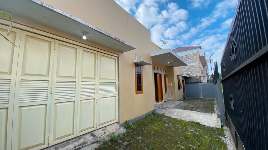 Exterior & Views 2, Kimochi Family Homestay, Wonosobo