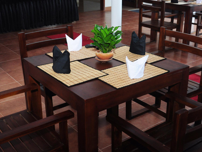 Food & Drinks 5, Sihilro Regency Hotel, Embilipitiya
