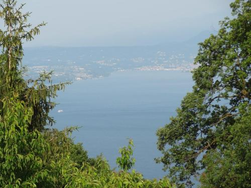 Casa Annika - Ferienwohnung in San Zeno di Montagna mit Tiefgarage und Aufzug, Verona