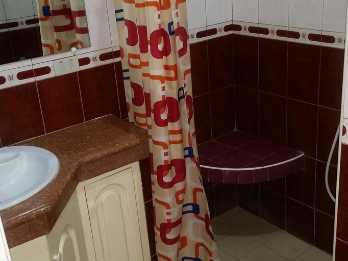 Bathroom 2, Kokomos Suites Hotel, Mabalacat