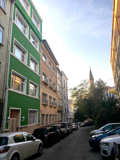 Exterior & Views