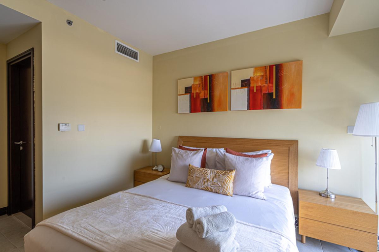 Bedroom 2, HiGuests - Spacious Apartment Close to Dubai Marina Walk, Dubai