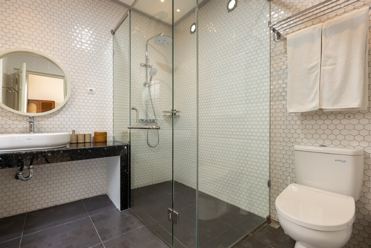 Bathroom 23