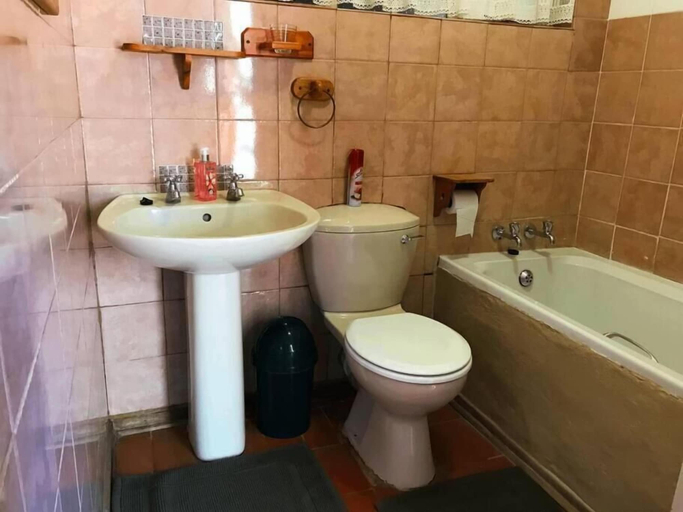 Bathroom 5, Haldon Estate, Mangaung